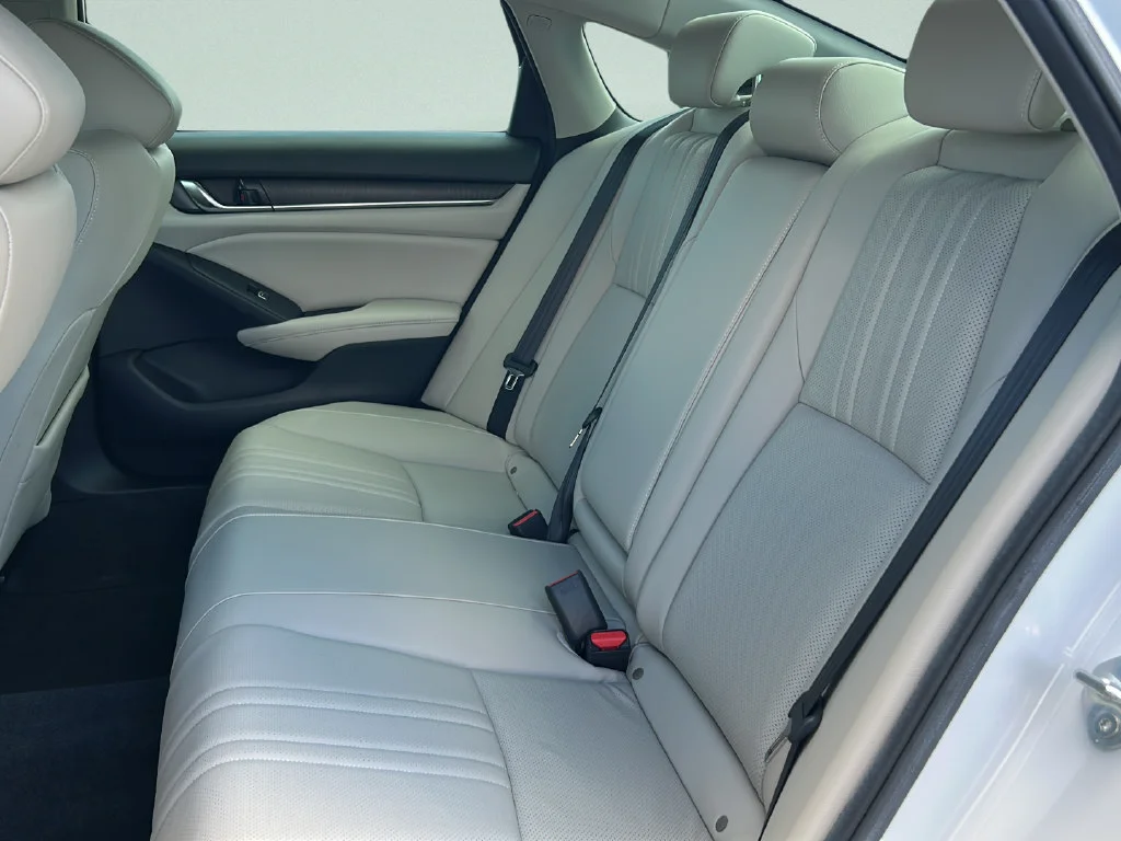 Used 2022 White Honda EX-L image 12