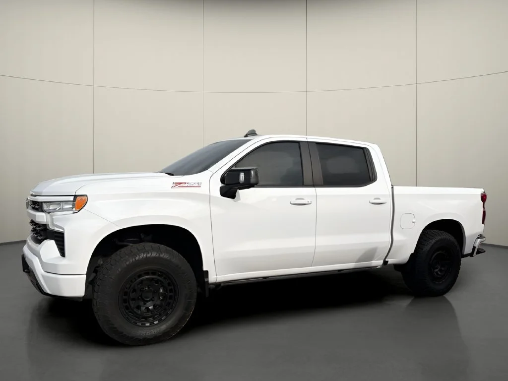 Used 2023 SUMMIT WHITE Chevrolet RST image 5