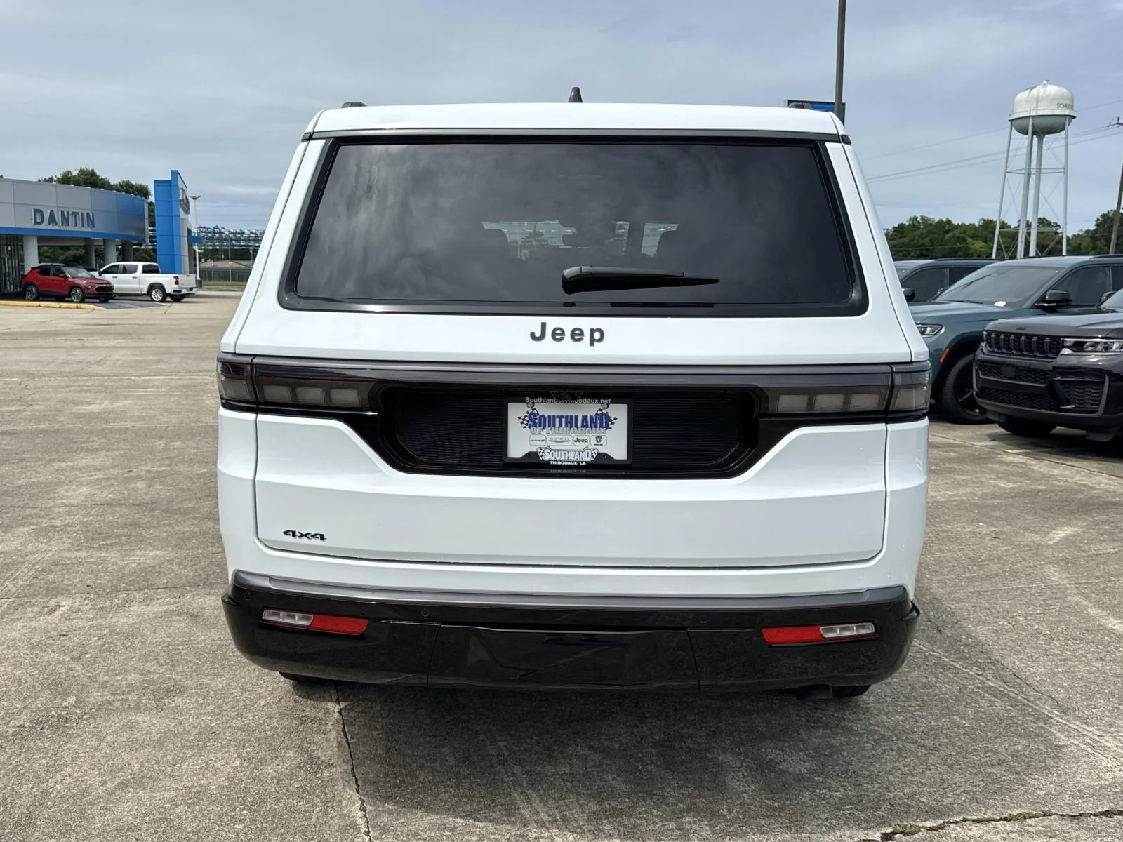 New 2026 Bright White Clear-Coat Exterior Paint Jeep Limited Altitude image 5