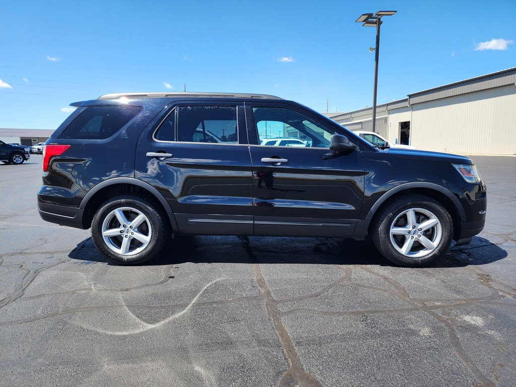 Used 2018 Shadow Black Ford Base image 3