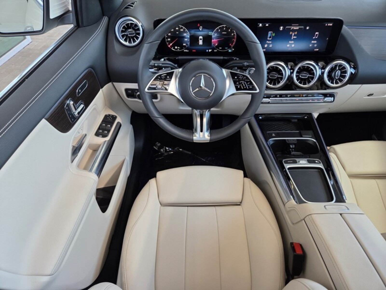 Certified Used 2026 Polar White Mercedes-Benz GLA 250 image 16