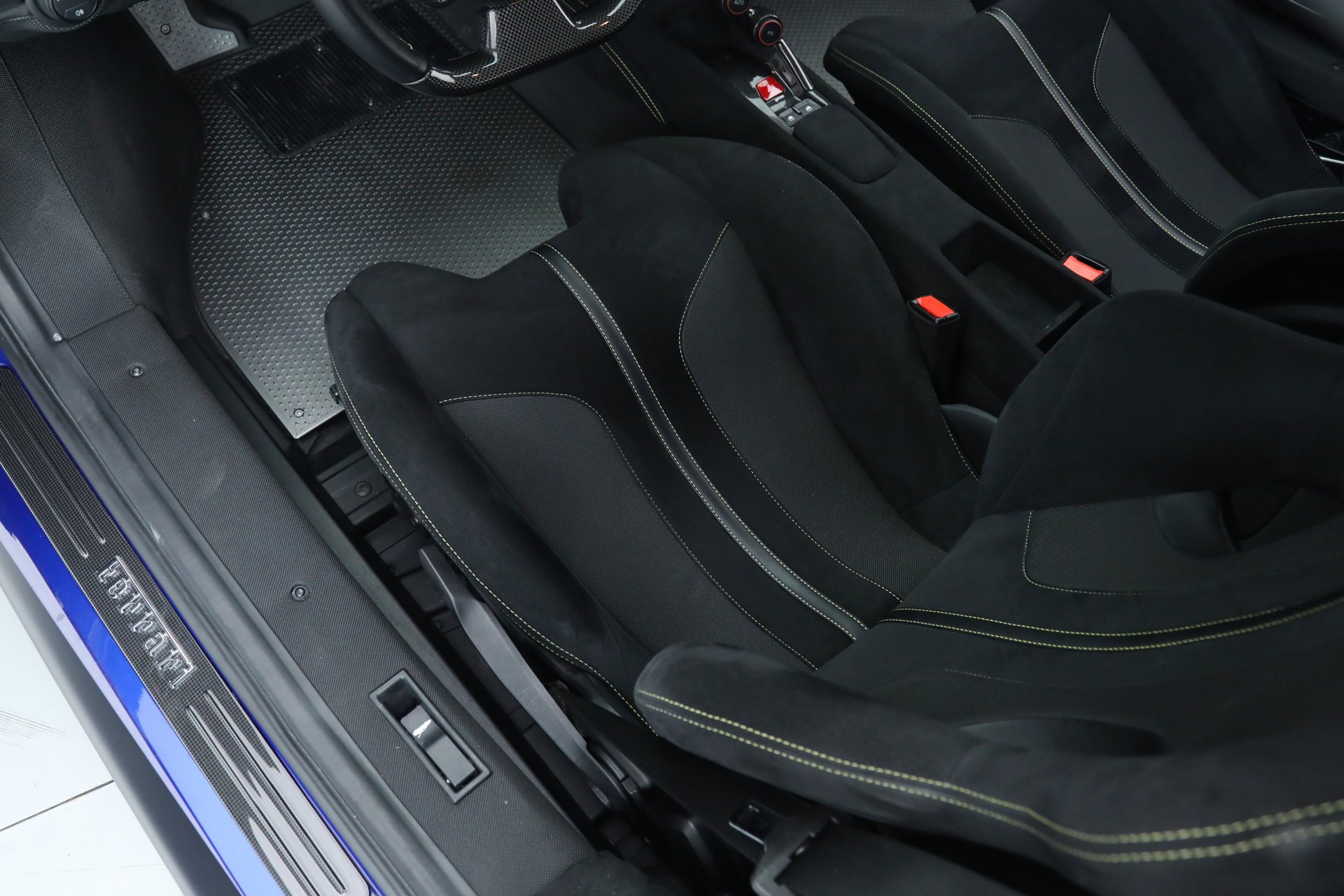 Used 2020 Blue Ferrari  image 28