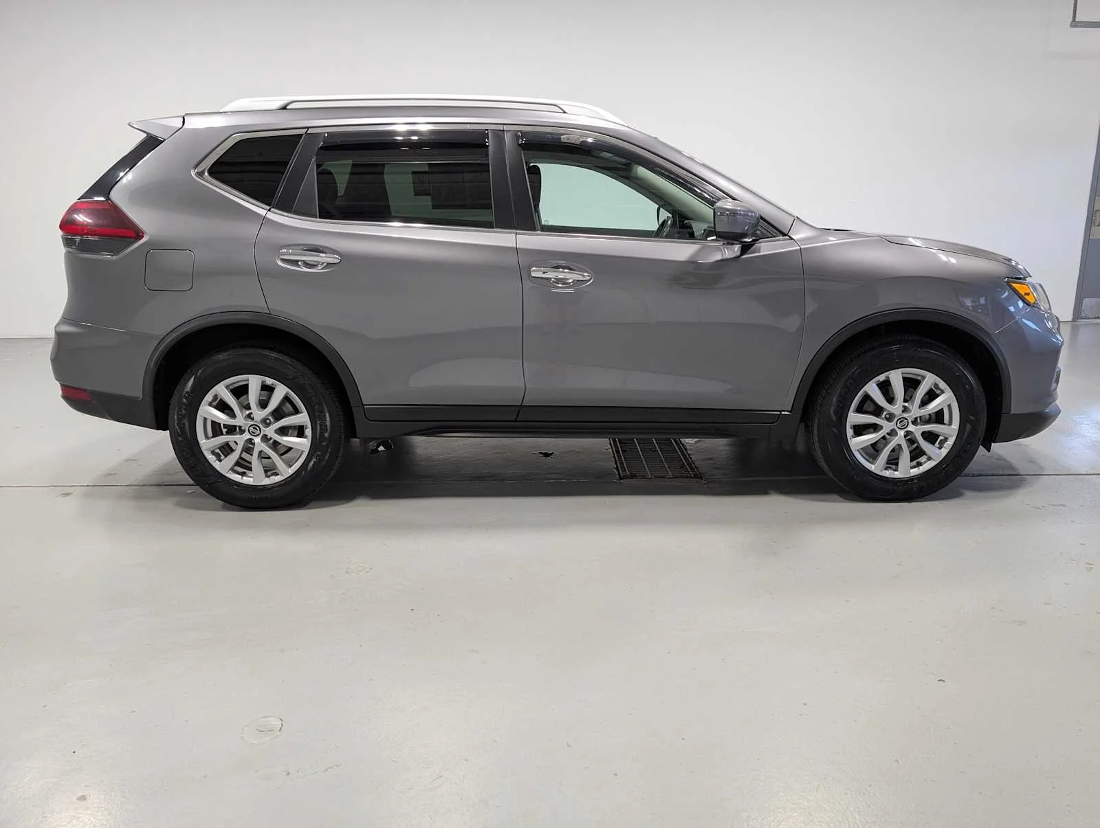 Used 2020 Gun Metallic Nissan SV image 7