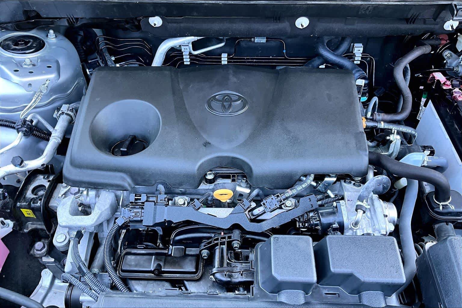 Used 2025 Silver Sky Metallic Toyota XLE image 33
