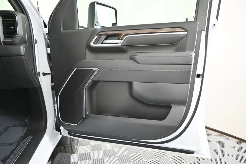 2026 Chevrolet Silverado 3500 HD LT - Photo 13