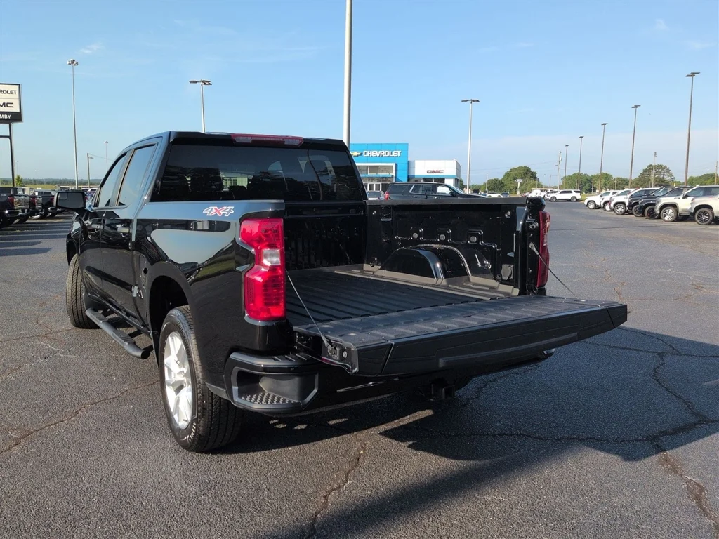 Used 2026 Black Chevrolet Custom image 26