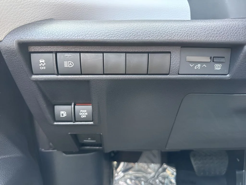 Used 2025 Silver Toyota LE image 23