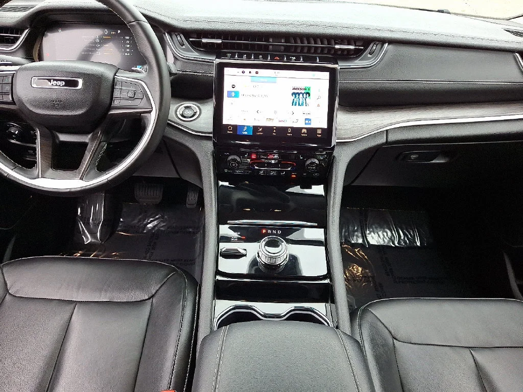 Used 2022 Silver Jeep Limited 4x4 image 16