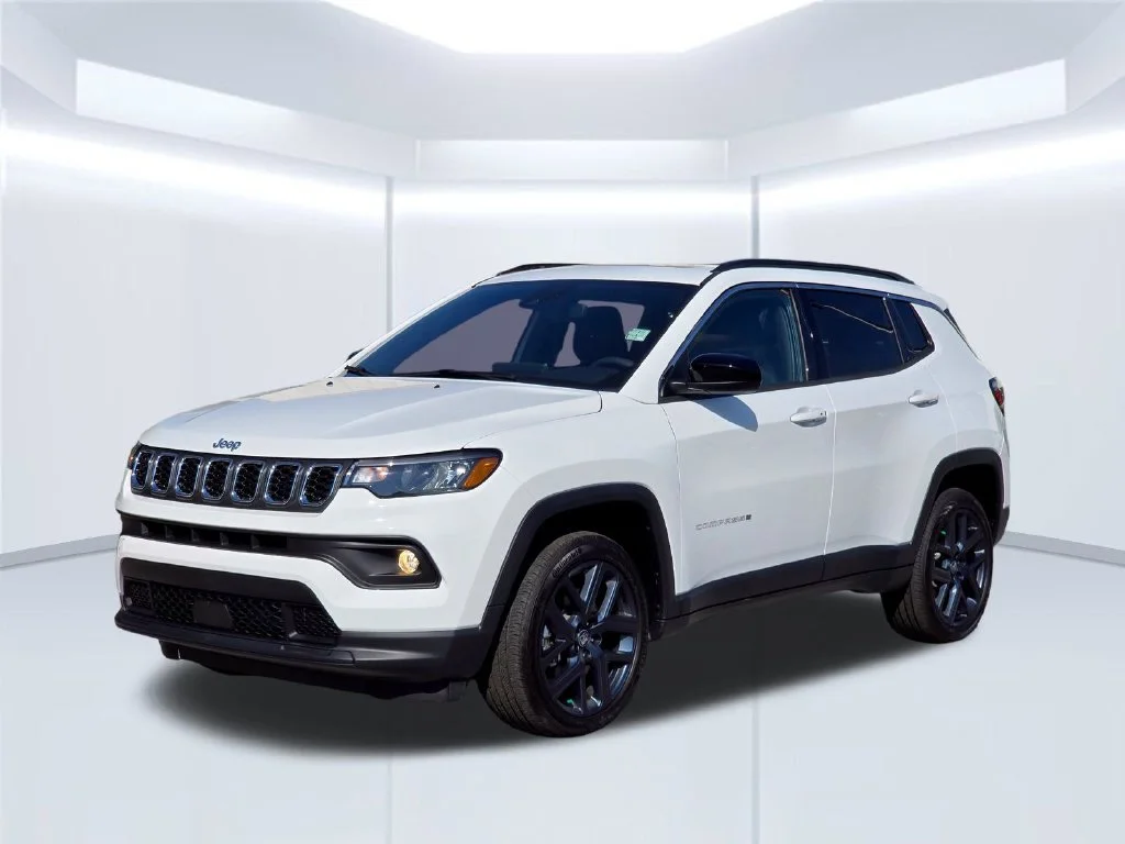 New 2026 White Jeep Latitude image 2