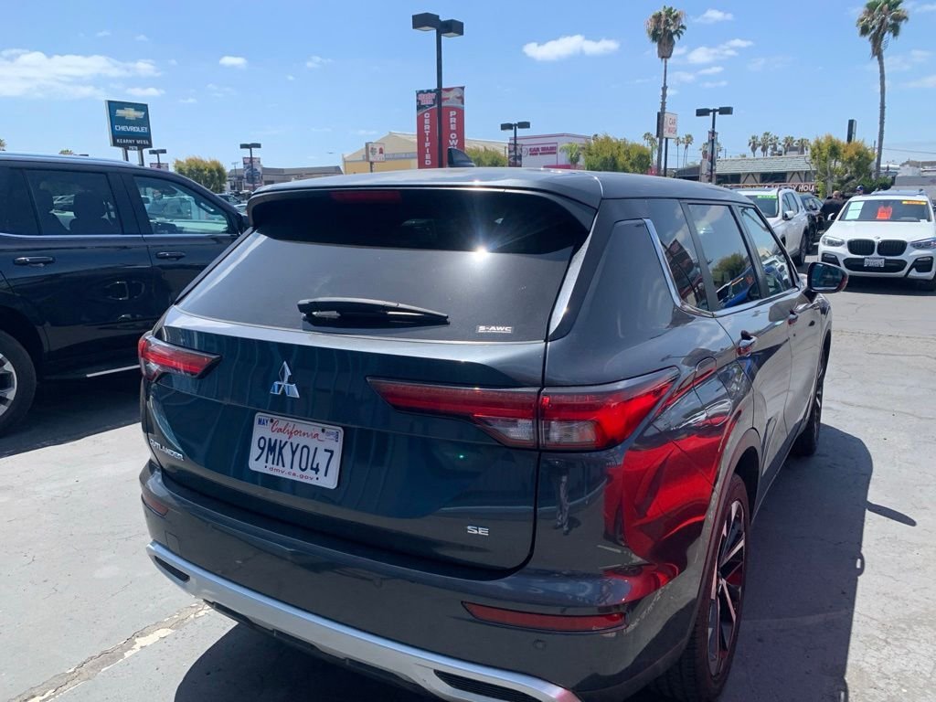 Used 2024 Black Mitsubishi SE image 5