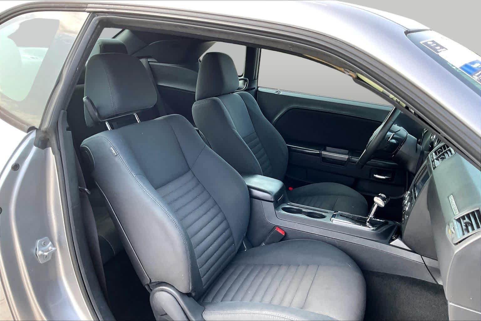 Used 2014 Billet Silver Metallic Clearcoat Dodge R/T image 8
