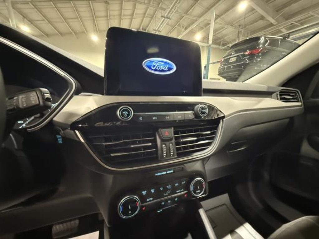 Used 2022 Agate Black Ford SE image 15