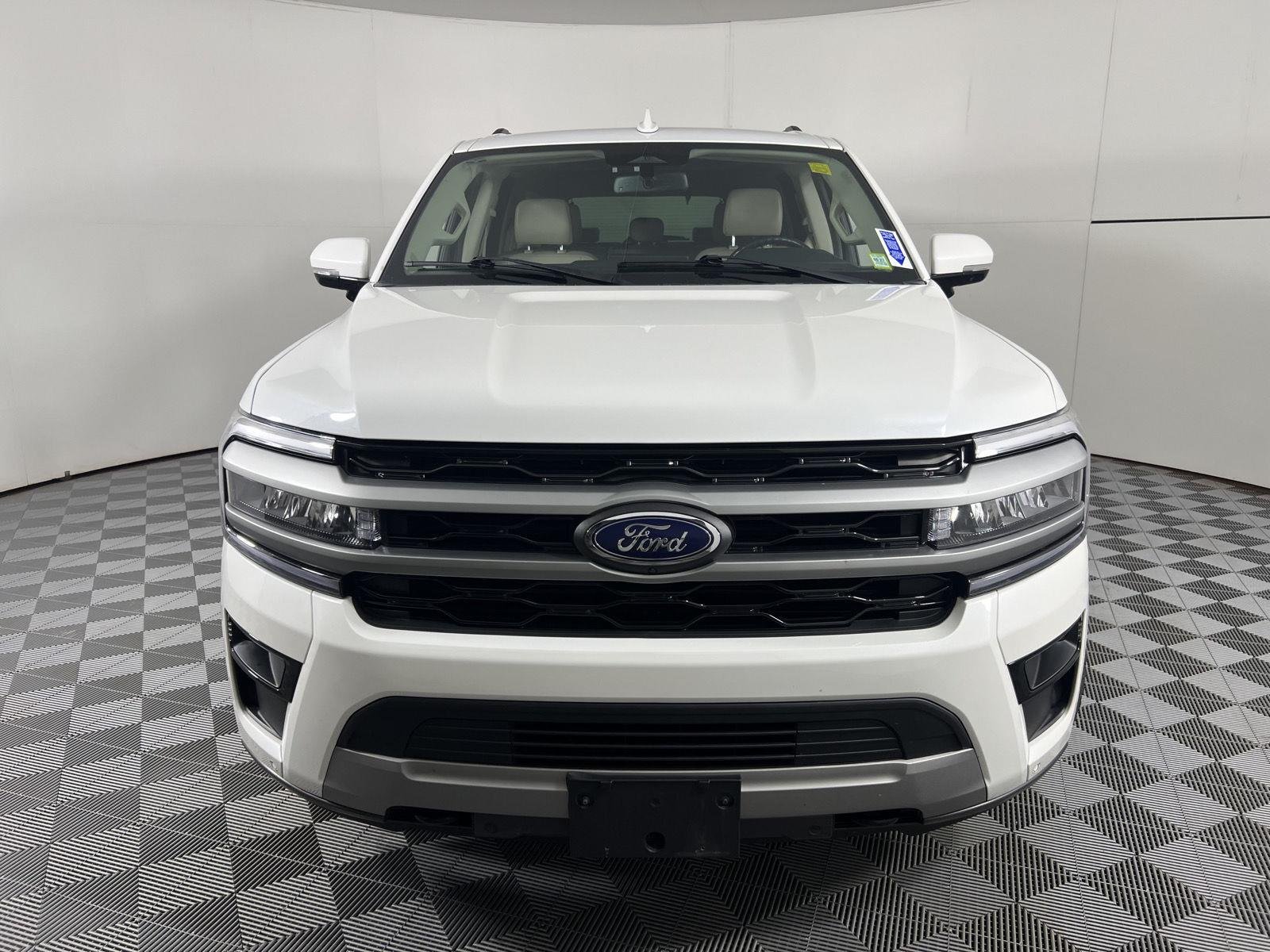 Used 2023 Star White Metallic Tri-Coat Ford XLT image 7