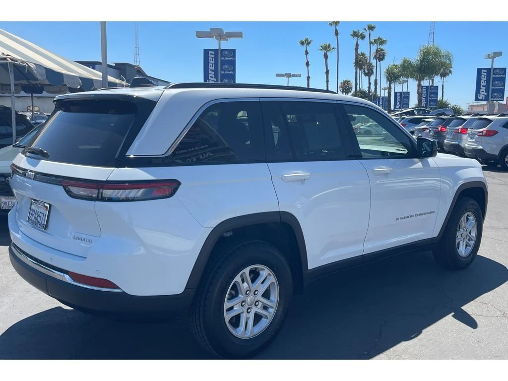Used 2024 BRIGHT WHITE CLEARCOAT Jeep Laredo image 5