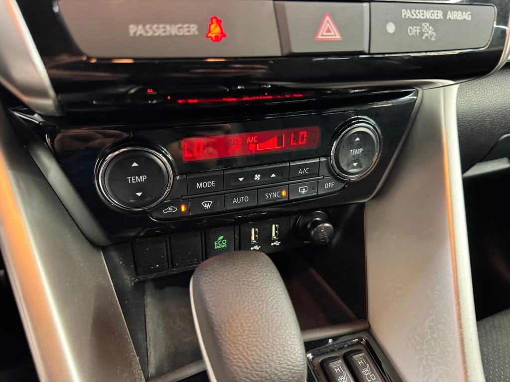 Used 2024 White Mitsubishi SE image 22