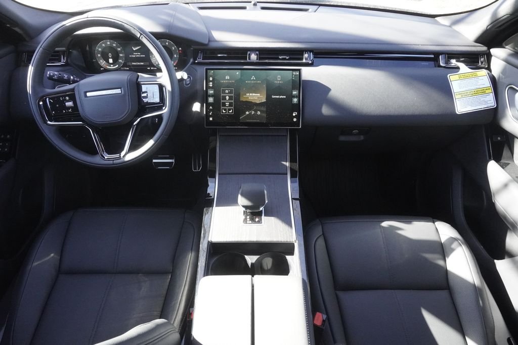 New 2026 Santorini Black Land Rover Dynamic SE image 9