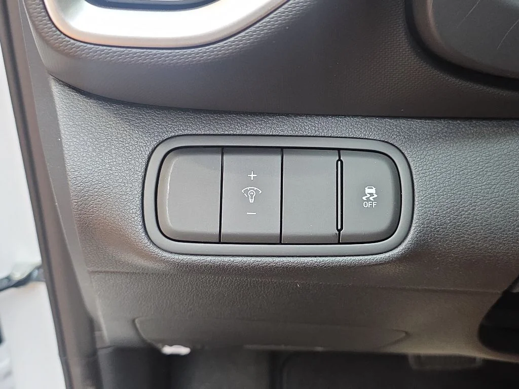 Used 2026 Lunar White Hyundai SEL image 24