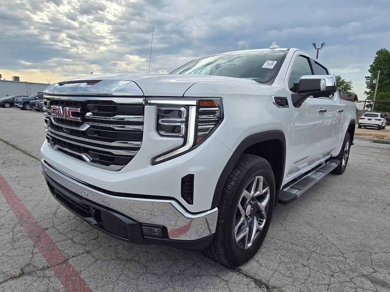 2025 GMC Sierra 4WD Crew Cab Standard Box SLT's photo