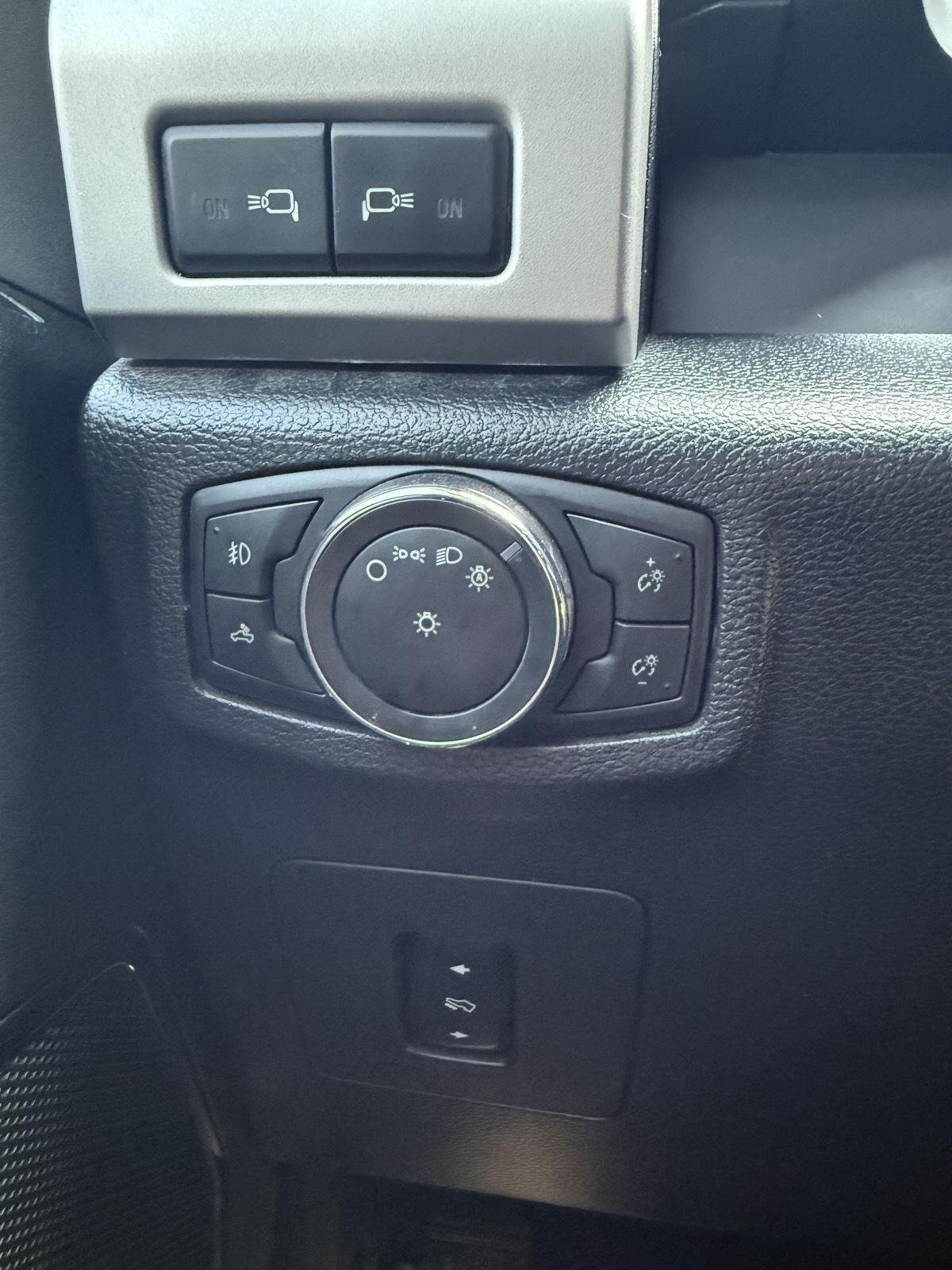 Used 2016 Blue Jeans Metallic Ford Platinum image 12