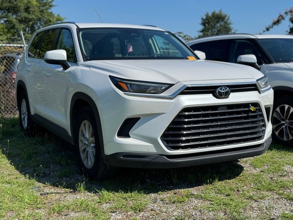 Used 2024 Beige Toyota XLE image 2