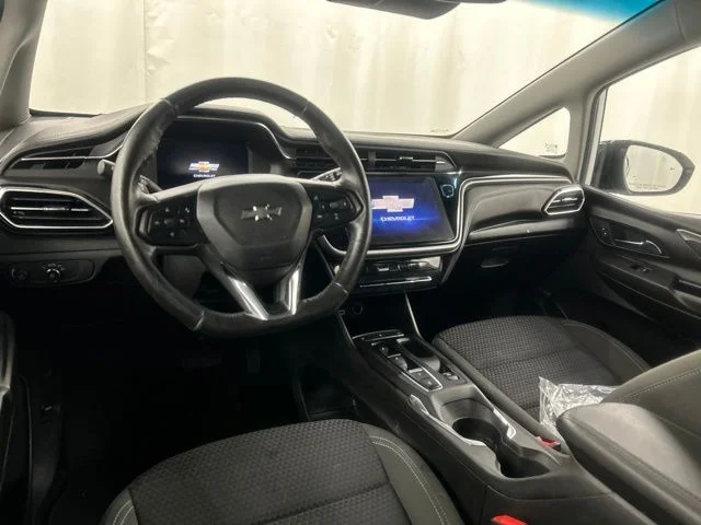 Used 2022 White Chevrolet 1LT image 21