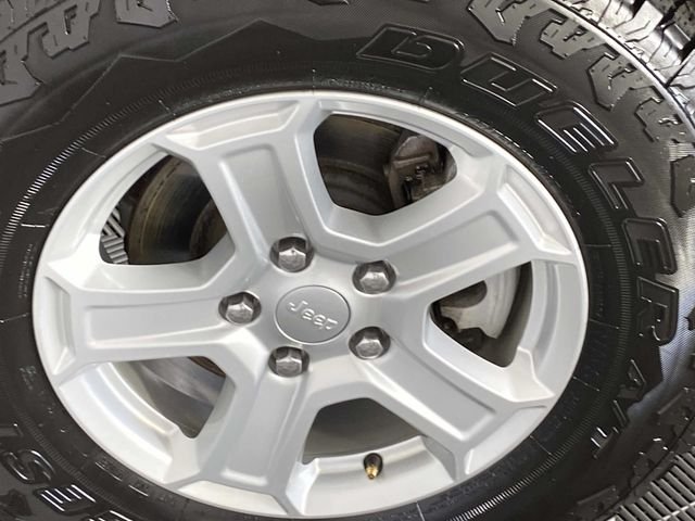 Used 2018 Gray Jeep Sport S image 29