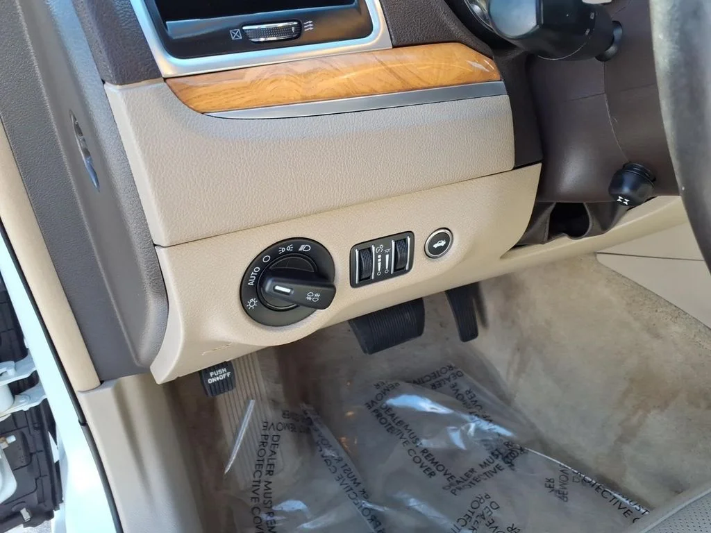 Used 2012 White Chrysler C image 21