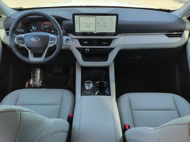 New 2026 Star White Metallic Tri-Coat Ford Active image 15