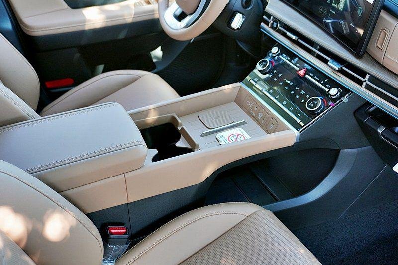 2025 Hyundai Santa Fe Limited - Photo 13