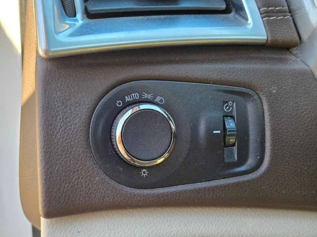 Used 2016 PLATINUM ICE TRICOAT Cadillac Luxury Collection image 24