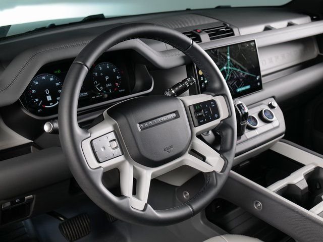 Used 2025 Blue Land Rover S image 19