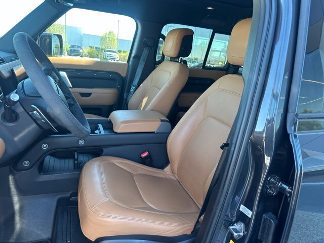 Certified Used 2023  Land Rover  image 9