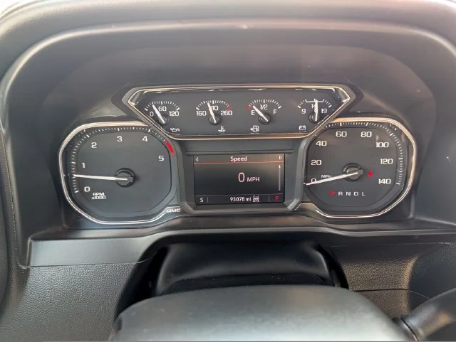 Used 2022 White GMC AT4 image 15