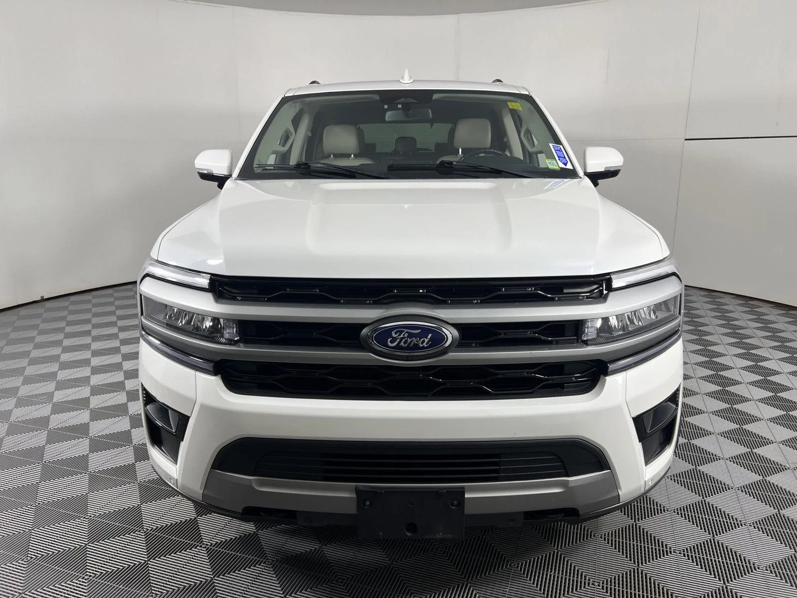 Used 2023 Star White Metallic Tri-Coat Ford XLT image 7