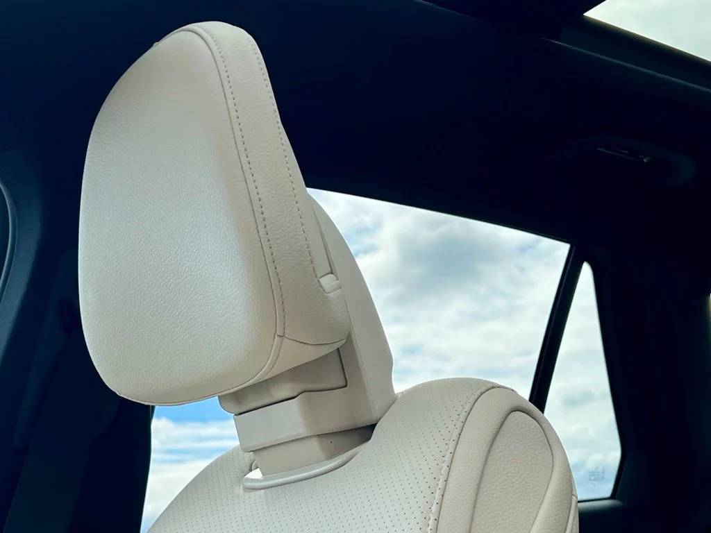 Used 2024  Mercedes-Benz GLC 300 image 26