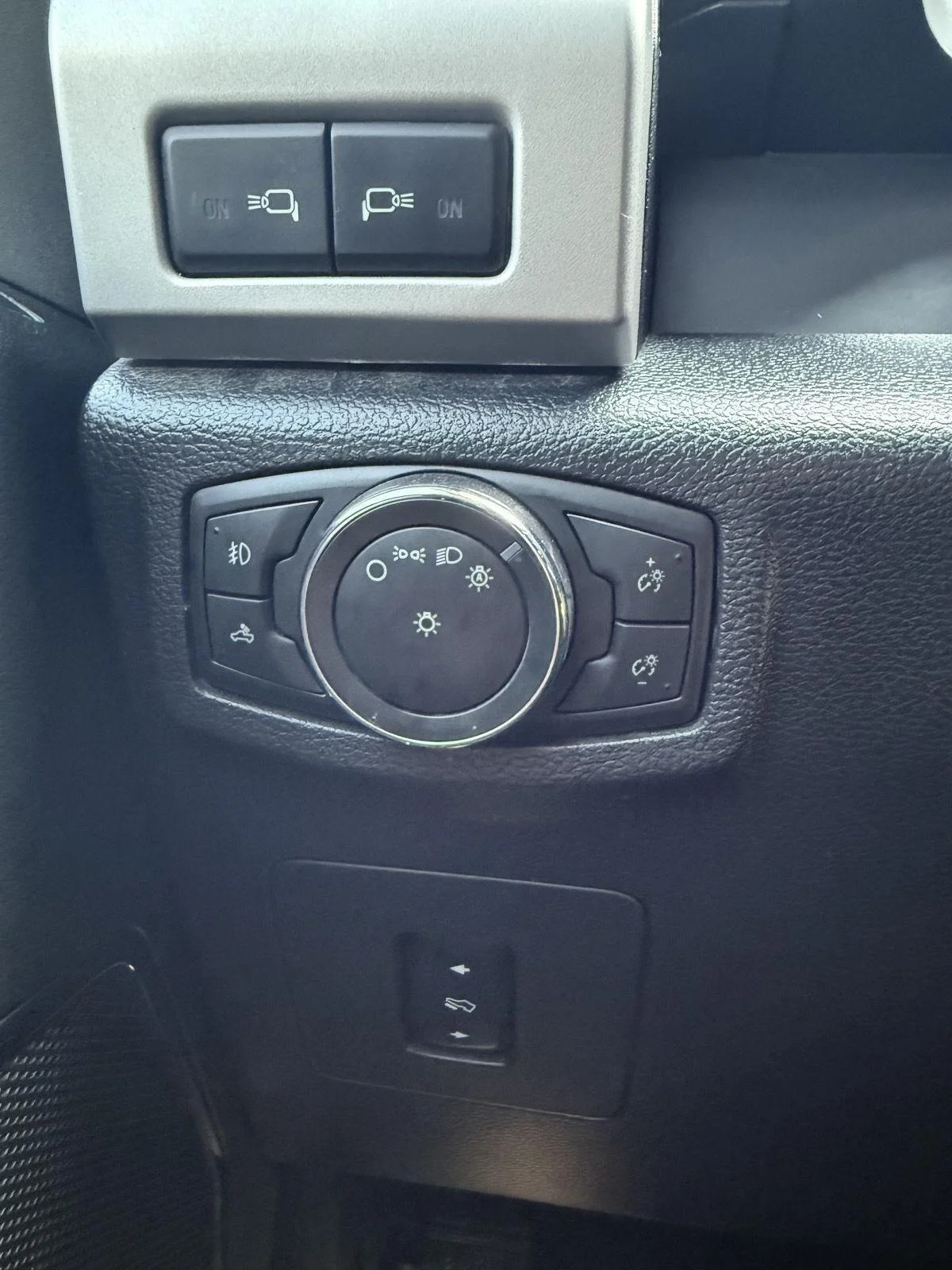 Used 2016 Blue Jeans Metallic Ford Platinum image 12