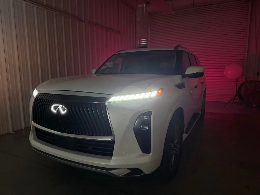 New 2027 RADIANT WHITE INFINITI Luxe 2WD image 8