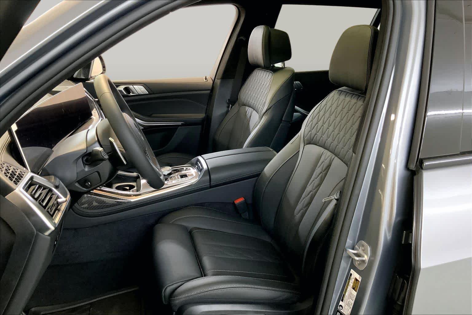 New 2027 Skyscraper Grey Metallic BMW M60i image 9