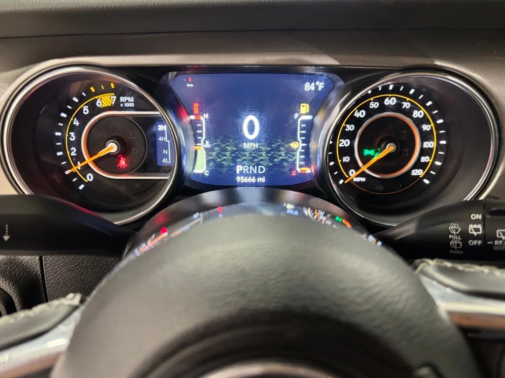 Used 2021 White Jeep Unlimited Sahara image 13