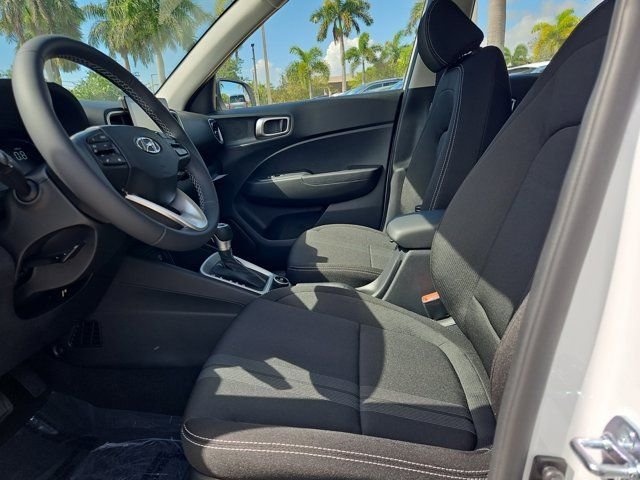 2025 Hyundai Venue SEL - Photo 14