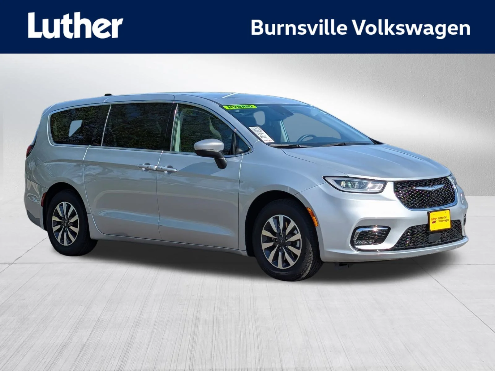 2023 Chrysler Pacifica Hybrid Touring L Hybrid's photo