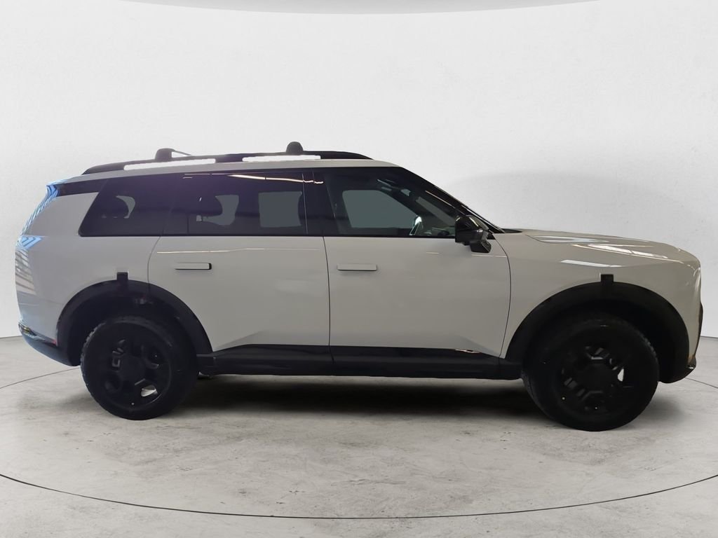 Used 2027 White Kia X-Pro SX-Prestige image 4