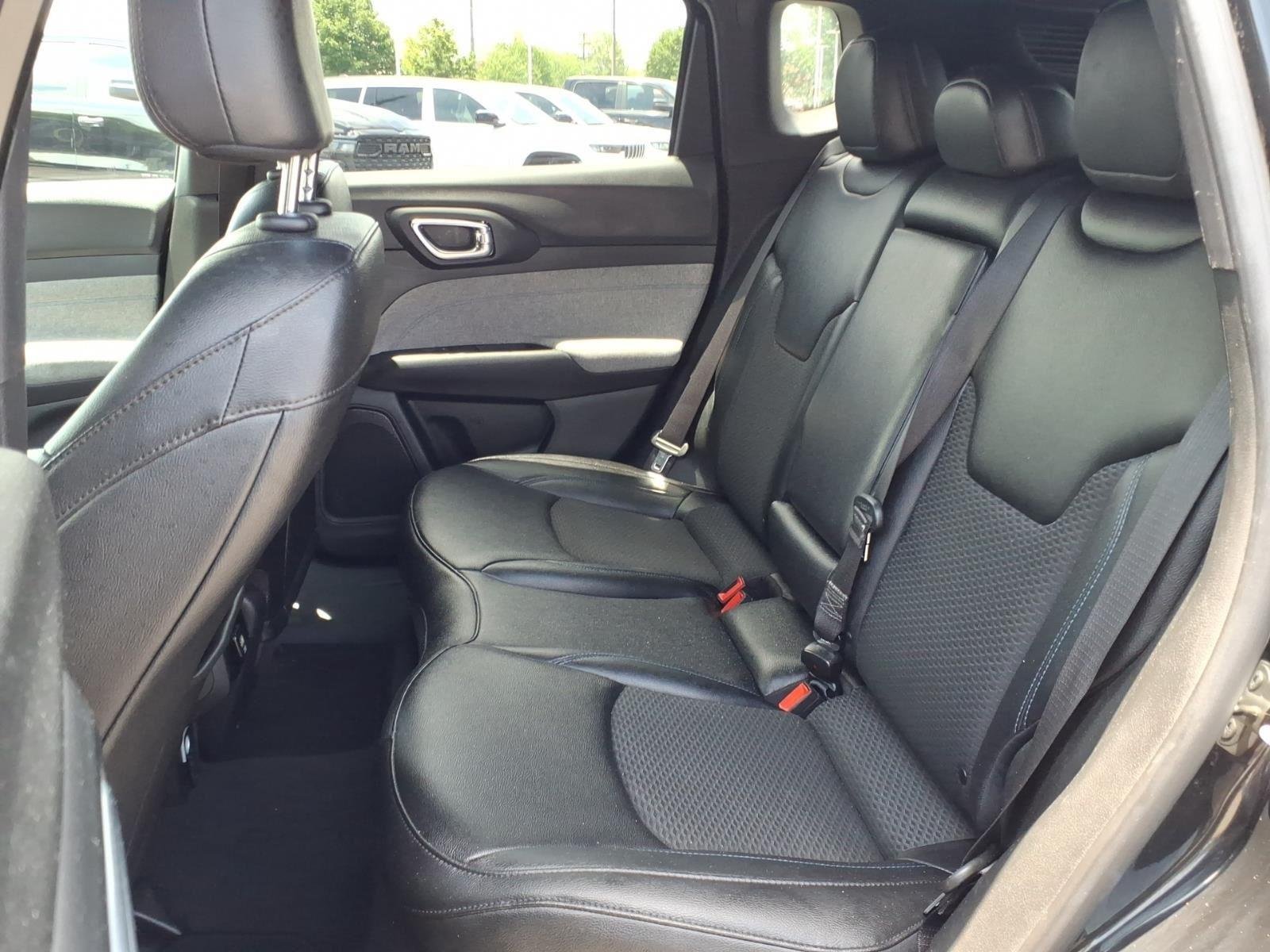 Used 2024 Diamond Black Crystal Pearlcoat Jeep Latitude image 18