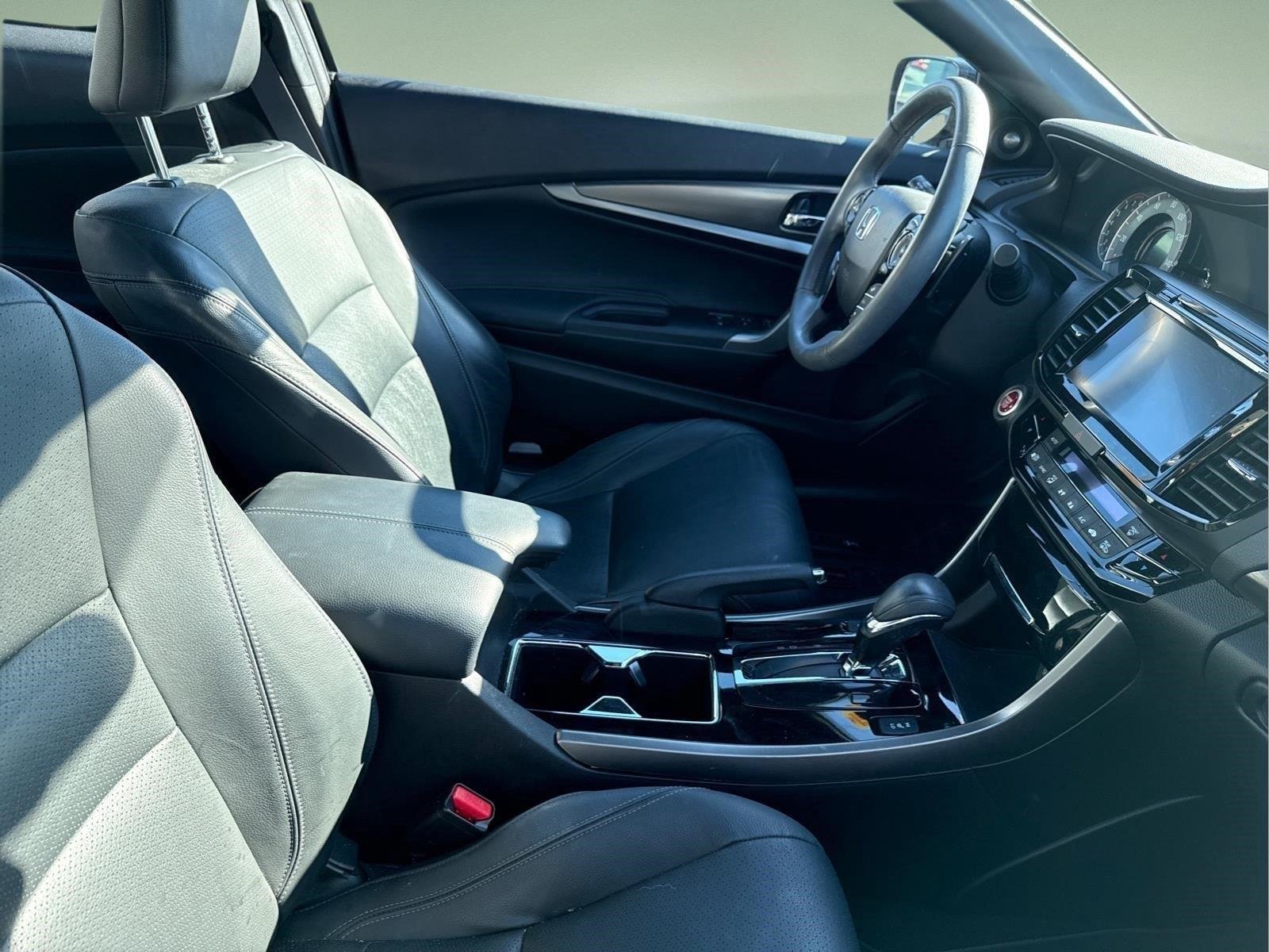 Used 2017 Crystal Black Pearl Honda Touring image 19