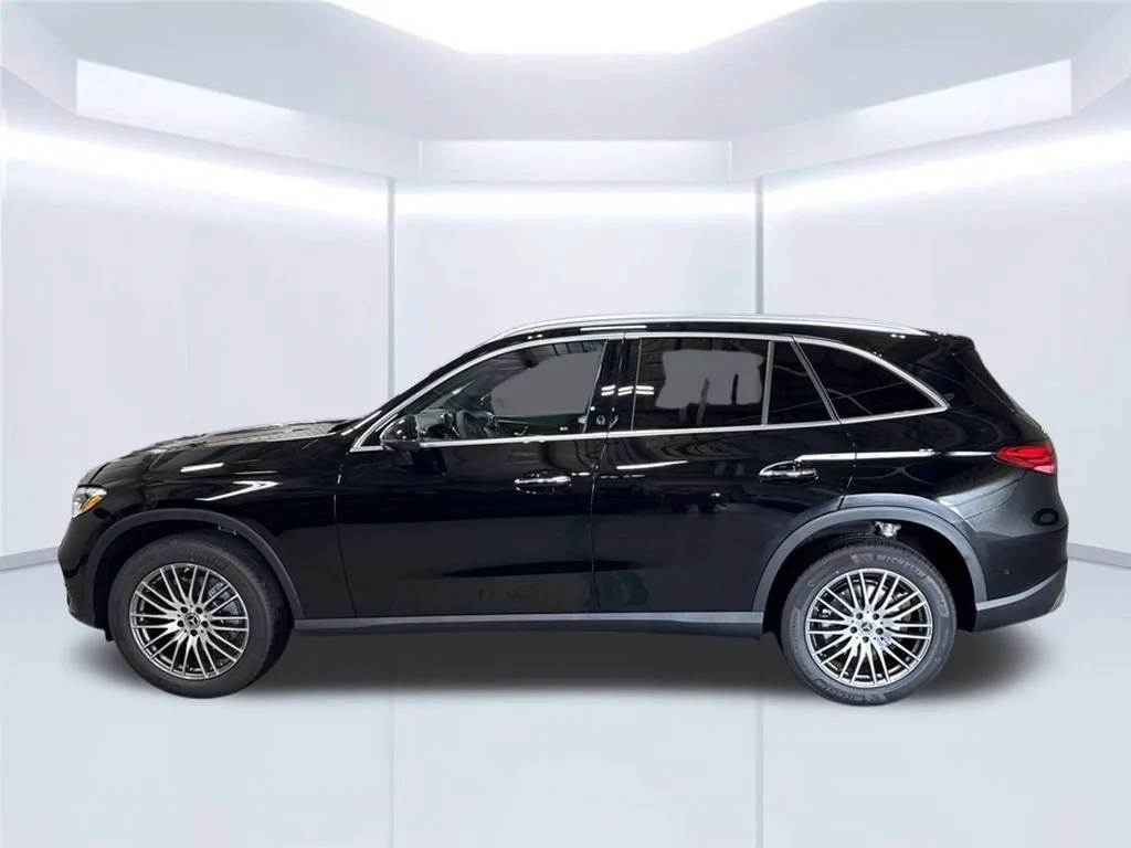 New 2026 Black Mercedes-Benz GLC 300 image 2