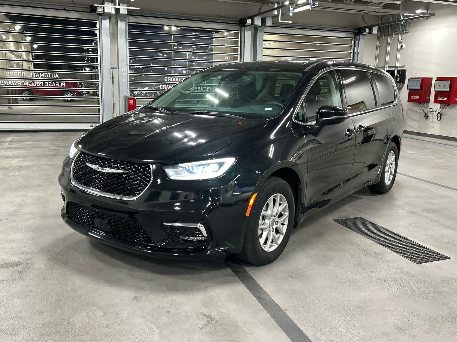 2023 Chrysler Pacifica Touring L - Photo 9