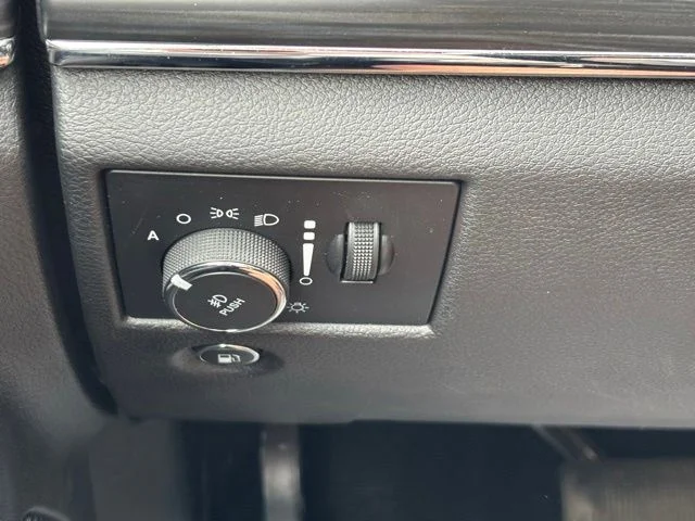 Used 2020 Blue Jeep Limited image 33