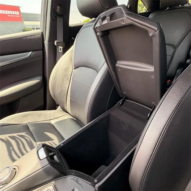 Used 2025 White INFINITI LUXE image 30