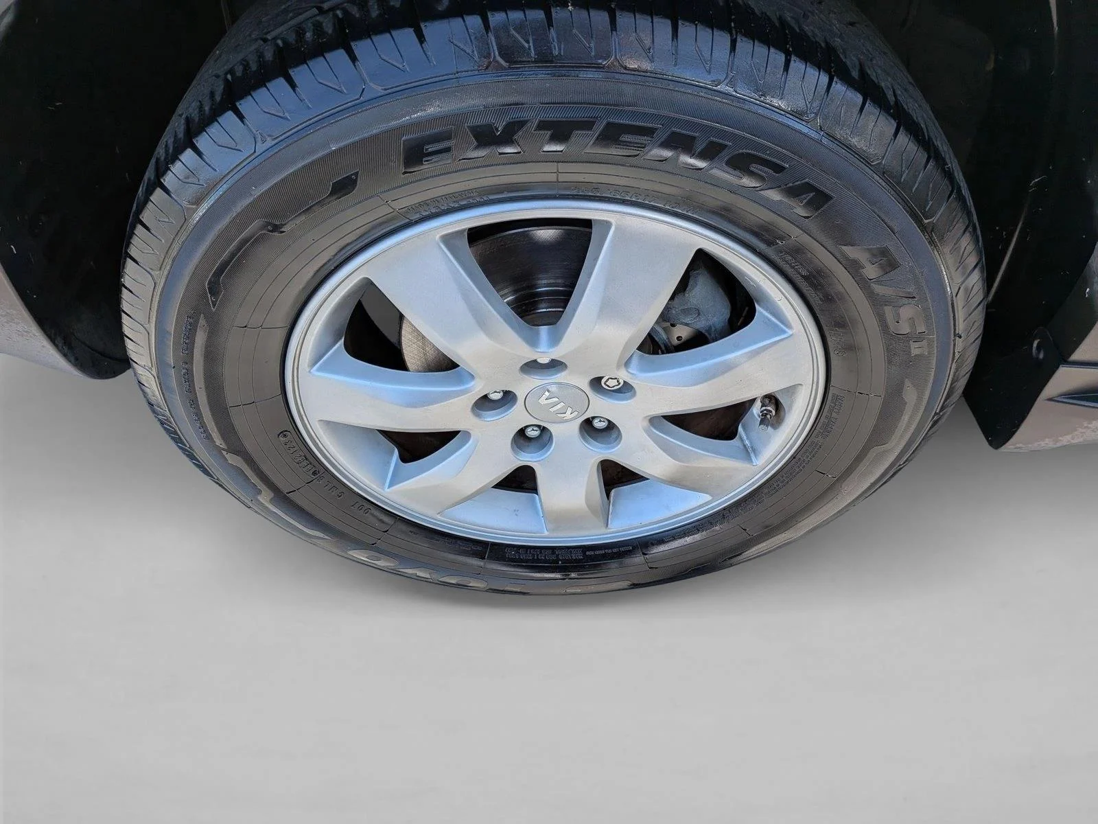 Used 2013 Titanium Silver Kia LX image 21