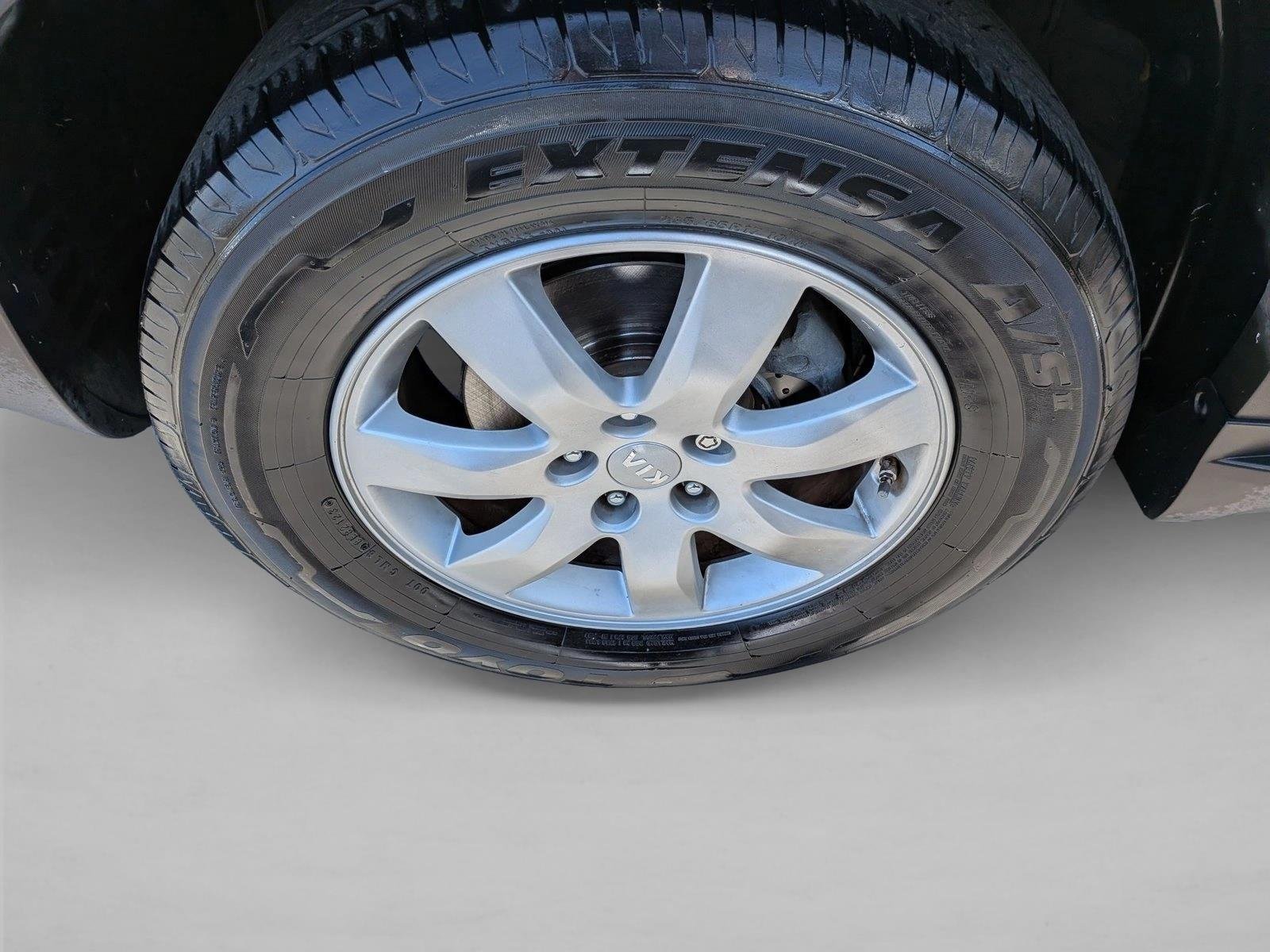 Used 2013 Titanium Silver Kia LX image 21
